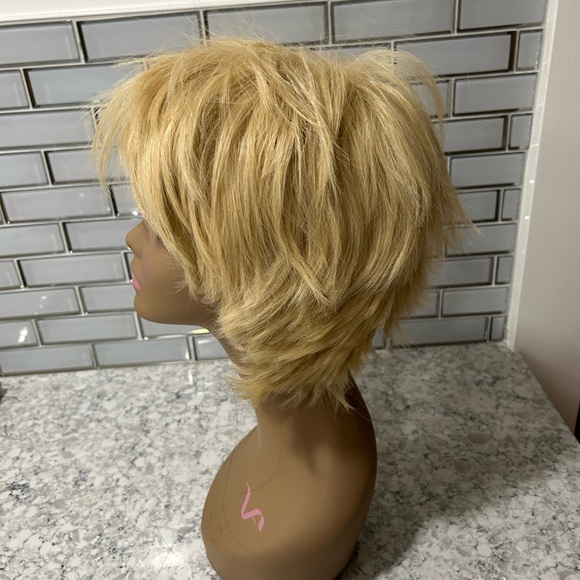 Sale! Sexy Blonde Short Layered Shaggy Bob Wig - Picture 4 of 7